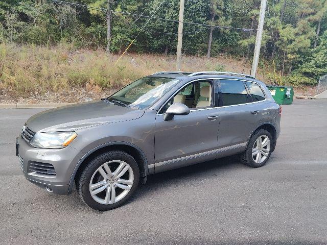 Photo of 2012 Gray Volkswagen Touareg