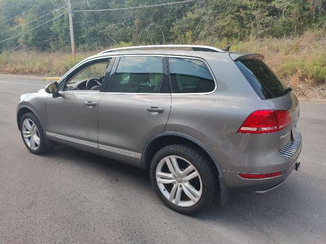 Photo of 2012 Gray Volkswagen Touareg