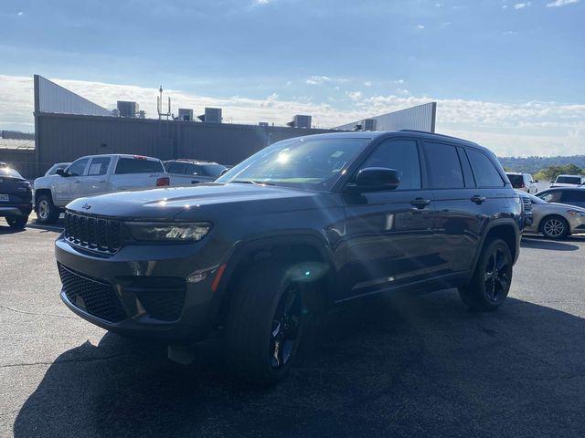 Photo of 2022 Baltic Gray Metallic Clearcoat Jeep Grand Cherokee