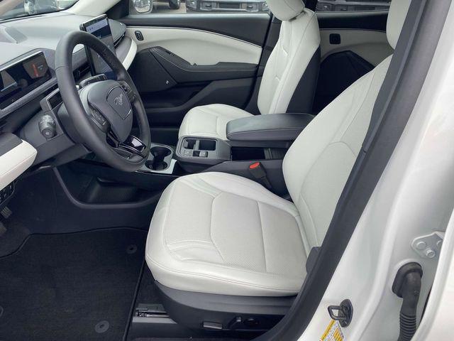 Photo of 2025 Star White Metallic Tri-Coat Ford Mustang Mach-E