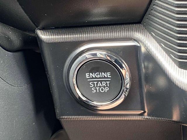 Photo of 2025 White Metallic Ford F-150