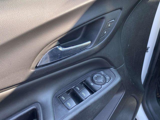 Photo of 2018 Summit White Chevrolet Equinox