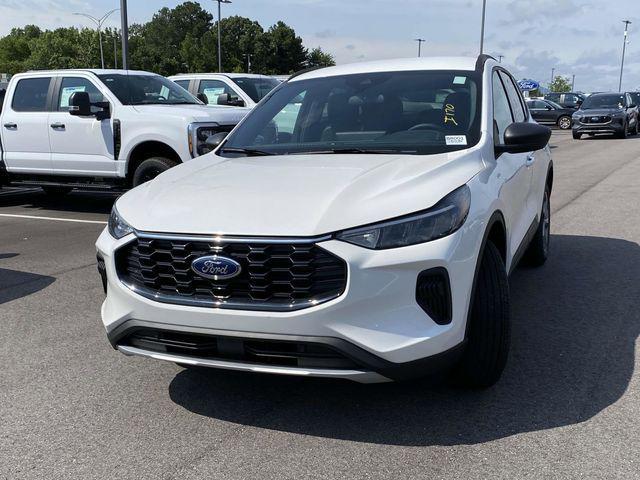 Photo of 2025 Star White Metallic Tri-Coat Ford Escape