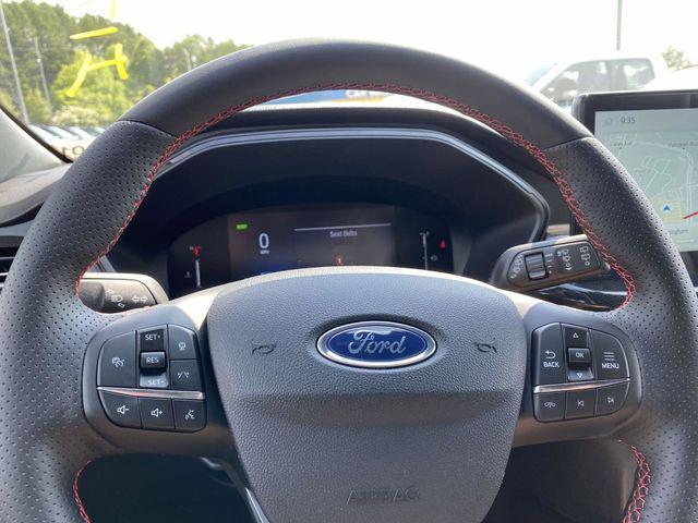 Photo of 2025 Star White Metallic Tri-Coat Ford Escape