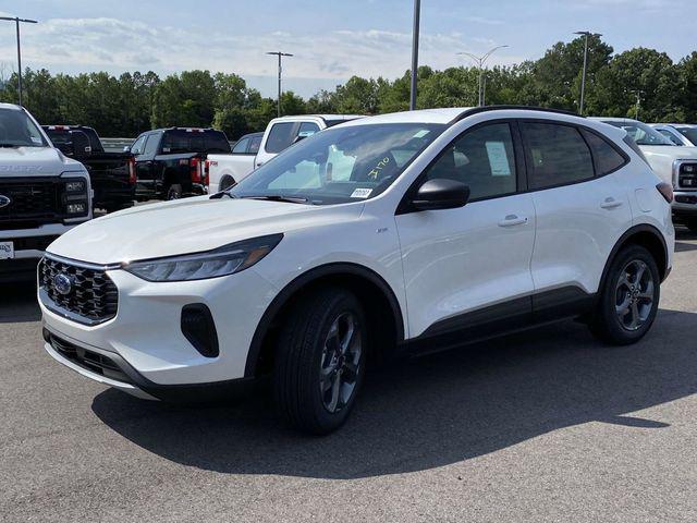Photo of 2025 Star White Metallic Tri-Coat Ford Escape