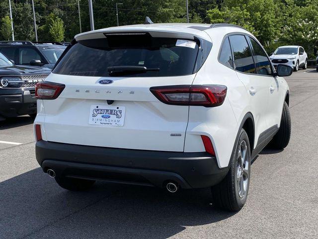 Photo of 2025 Star White Metallic Tri-Coat Ford Escape