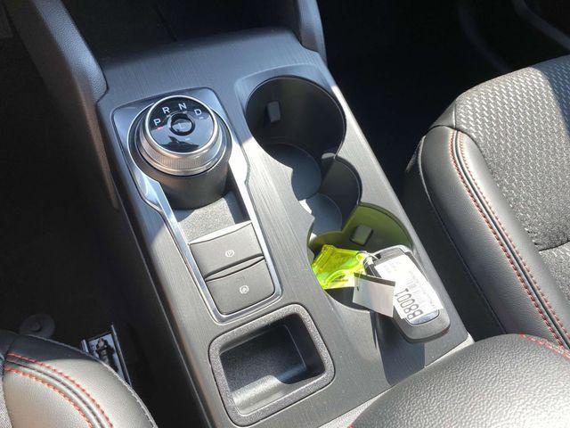 Photo of 2025 Star White Metallic Tri-Coat Ford Escape