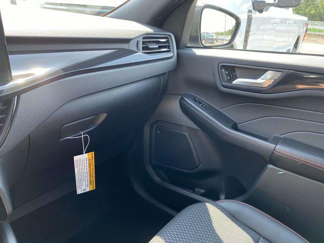 Photo of 2025 Star White Metallic Tri-Coat Ford Escape
