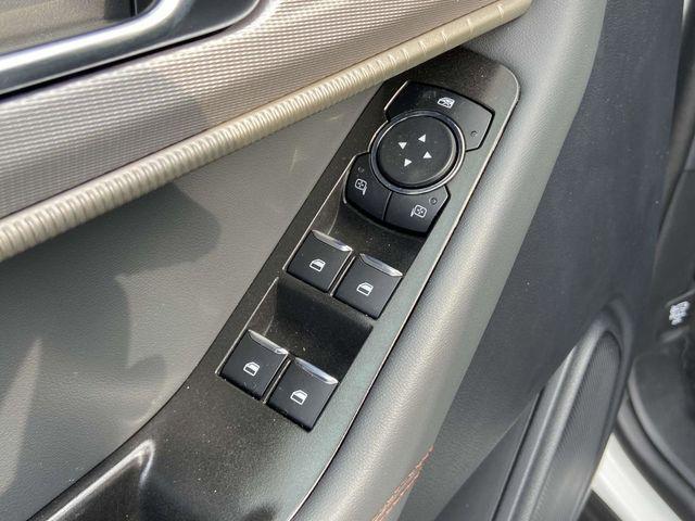 Photo of 2025 White Metallic Ford Explorer