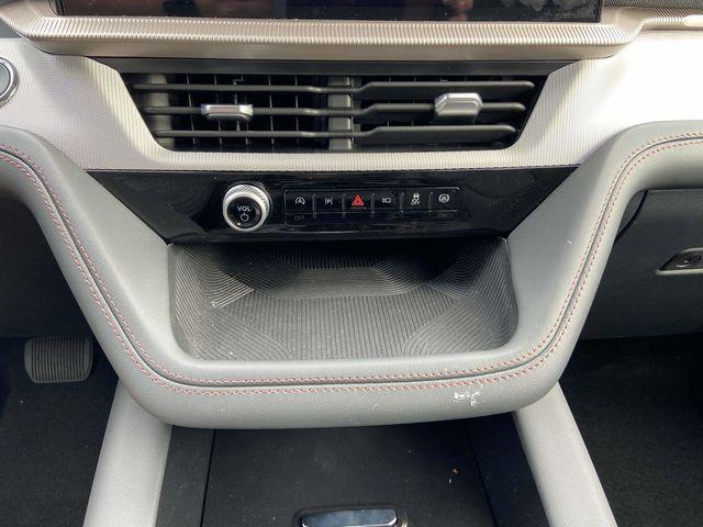 Photo of 2025 White Metallic Ford Explorer