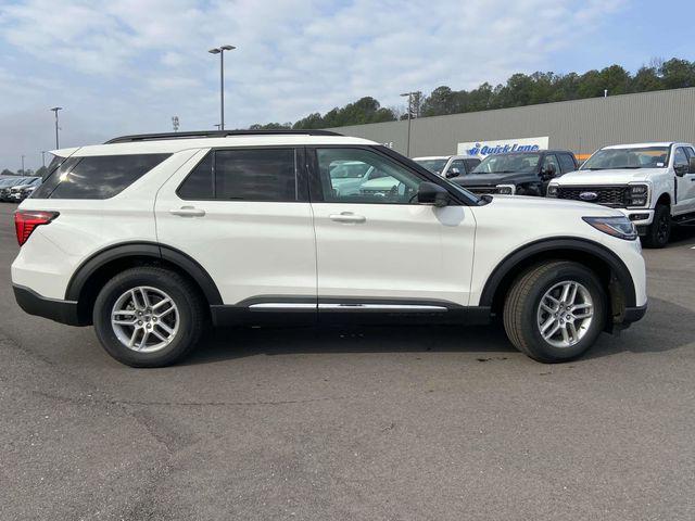 Photo of 2025 White Metallic Ford Explorer