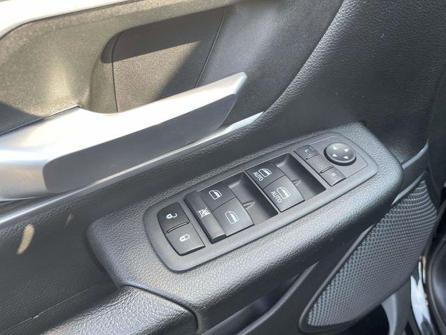 Photo of 2022 Diamond Black Crystal Pearlcoat RAM 1500