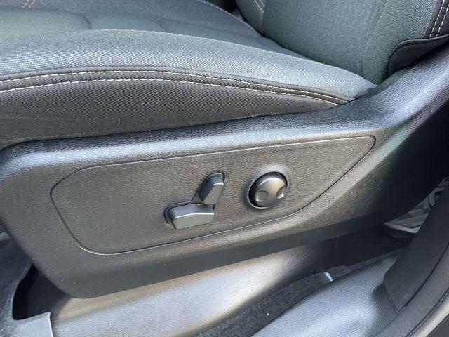 Photo of 2022 Diamond Black Crystal Pearlcoat RAM 1500