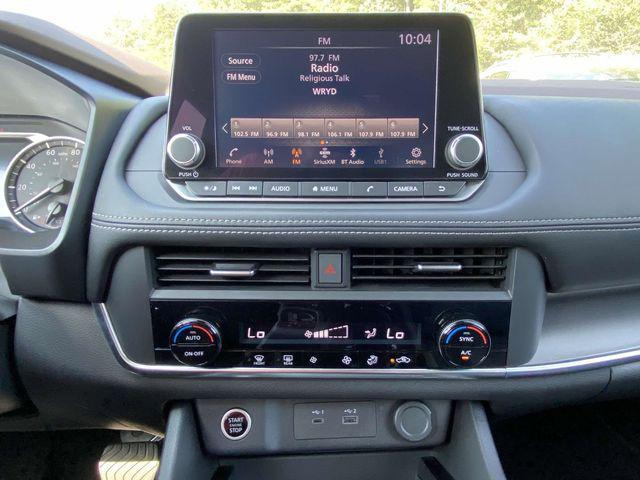Photo of 2023 Pearl White Tricoat Nissan Rogue
