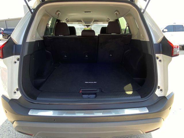 Photo of 2023 Pearl White Tricoat Nissan Rogue