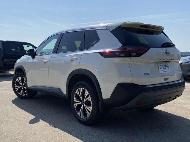 Photo of 2023 Pearl White Tricoat Nissan Rogue