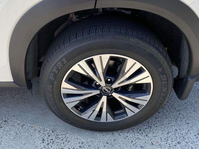 Photo of 2023 Pearl White Tricoat Nissan Rogue