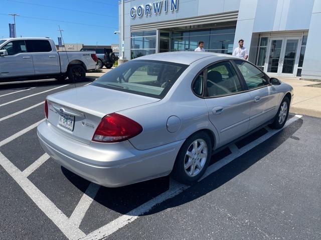 Photo of 2006 Silver Frost Clearcoat Metallic Ford Taurus