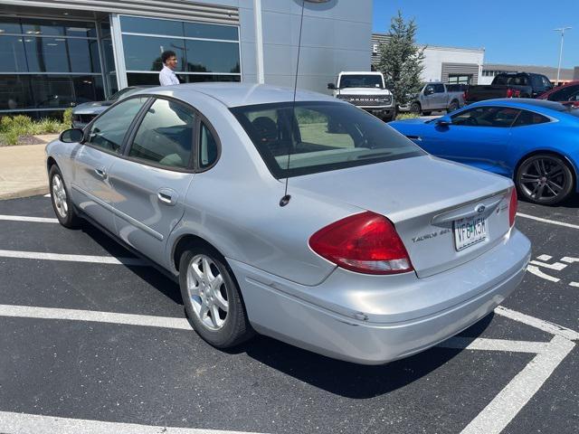 Photo of 2006 Silver Frost Clearcoat Metallic Ford Taurus