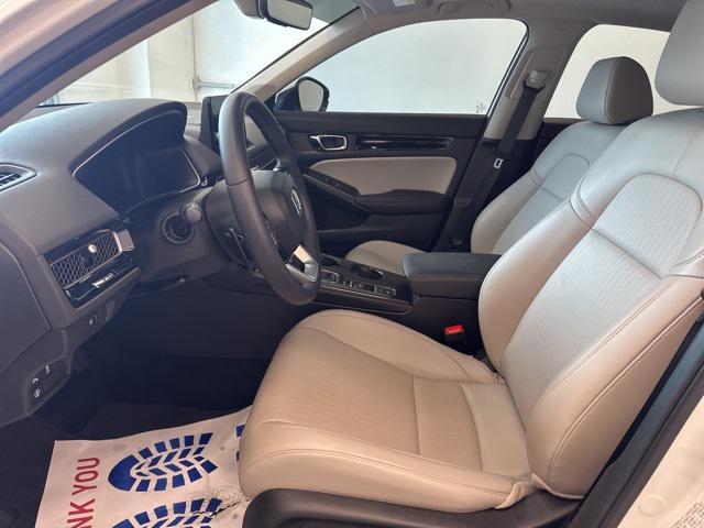 Photo of 2024 Platinum White Pearl Honda Civic