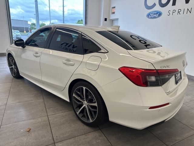 Photo of 2024 Platinum White Pearl Honda Civic