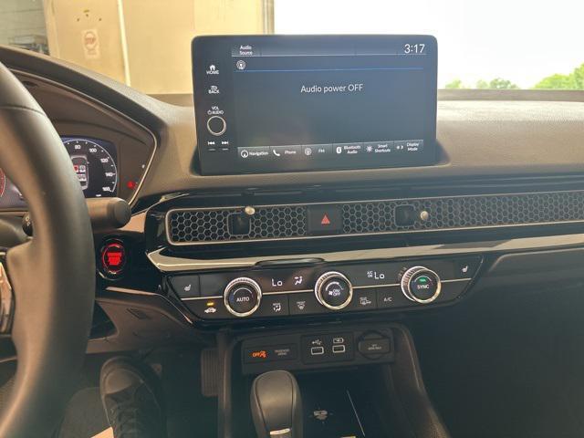Photo of 2024 Platinum White Pearl Honda Civic