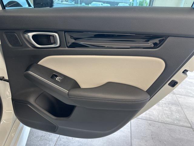 Photo of 2024 Platinum White Pearl Honda Civic