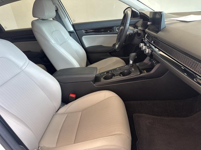 Photo of 2024 Platinum White Pearl Honda Civic