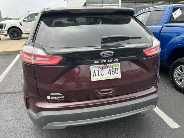 Photo of 2021 Burgundy Velvet Metallic Tinted Clearcoat Ford Edge