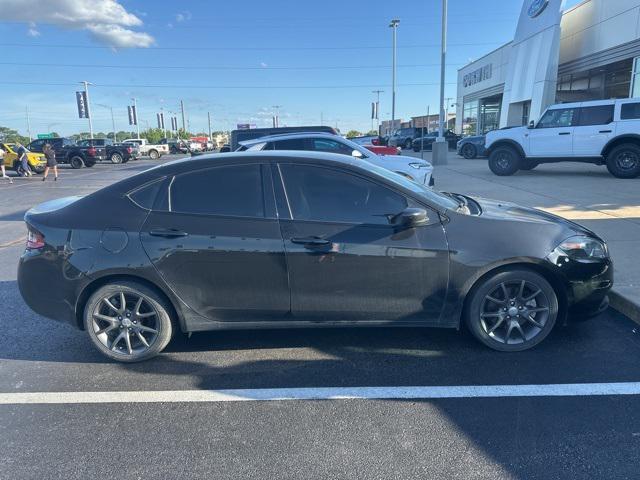 Photo of 2016 Pitch Black Clearcoat Dodge Dart