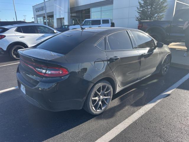 Photo of 2016 Pitch Black Clearcoat Dodge Dart