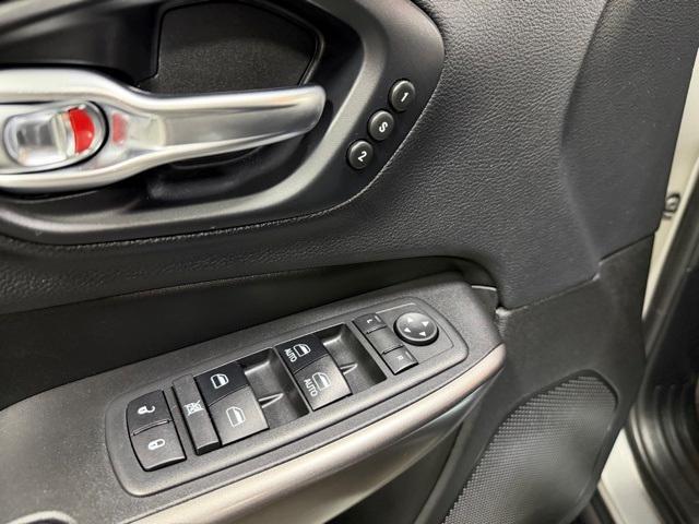 Photo of 2019 Billet Silver Metallic Clearcoat Jeep Cherokee