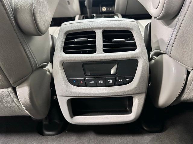 Photo of 2017 Crystal Black Pearl Honda Pilot