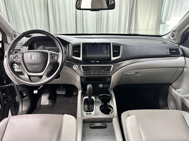 Photo of 2017 Crystal Black Pearl Honda Pilot