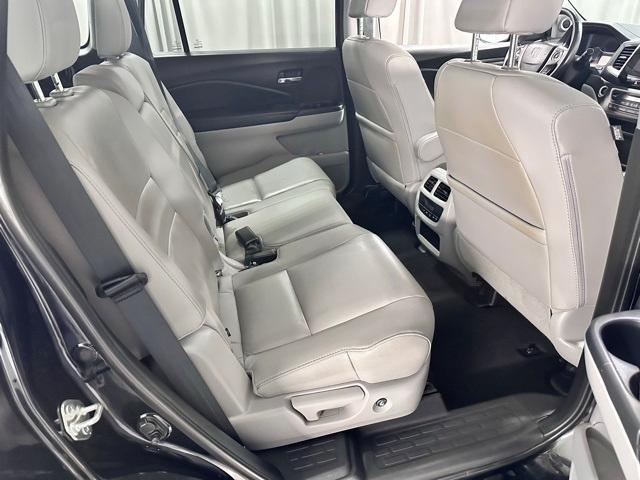 Photo of 2017 Crystal Black Pearl Honda Pilot