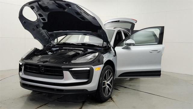 Photo of 2025 Dolomite Silver Metallic Porsche Macan
