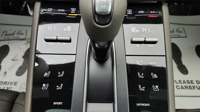 Photo of 2025 Dolomite Silver Metallic Porsche Macan