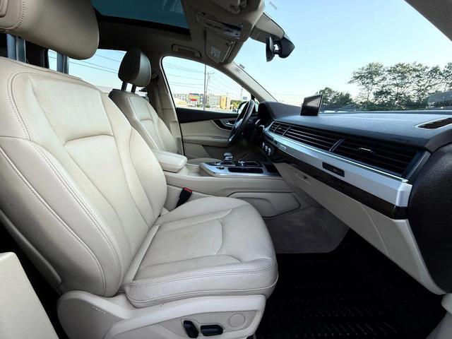 Photo of 2018 White Audi Q7