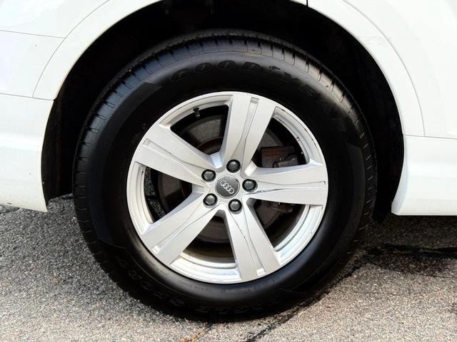 Photo of 2018 White Audi Q7