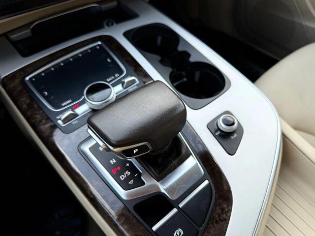 Photo of 2018 White Audi Q7