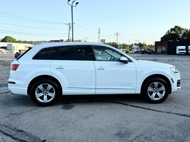Photo of 2018 White Audi Q7
