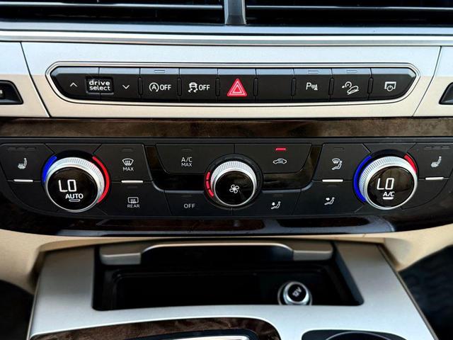 Photo of 2018 White Audi Q7