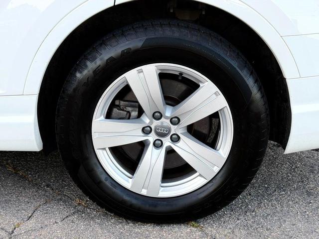 Photo of 2018 White Audi Q7