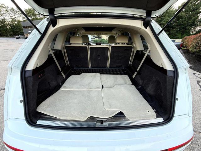 Photo of 2018 White Audi Q7