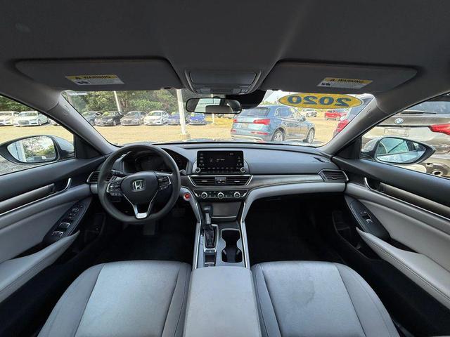 Photo of 2020 Lunar Silver Metallic Honda Accord