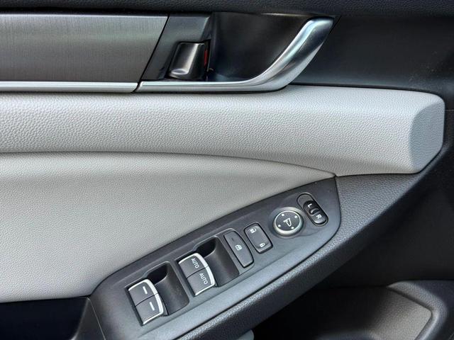 Photo of 2020 Lunar Silver Metallic Honda Accord