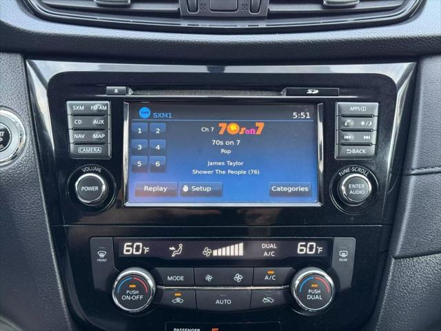 Photo of 2017 Midnight Jade Nissan Rogue