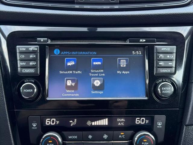 Photo of 2017 Midnight Jade Nissan Rogue