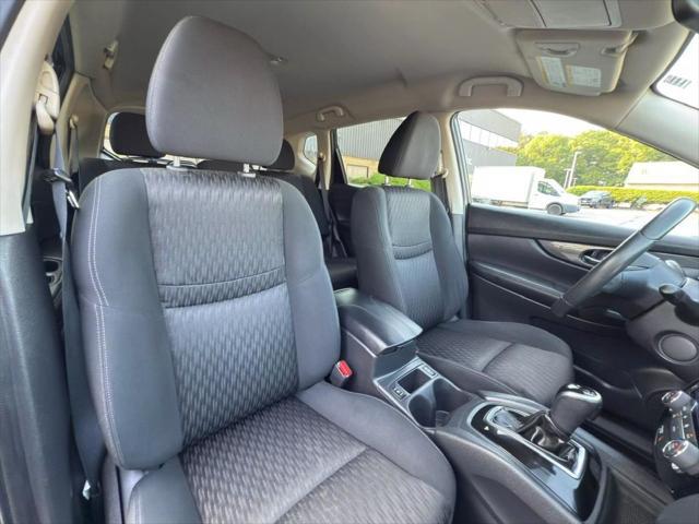 Photo of 2017 Midnight Jade Nissan Rogue