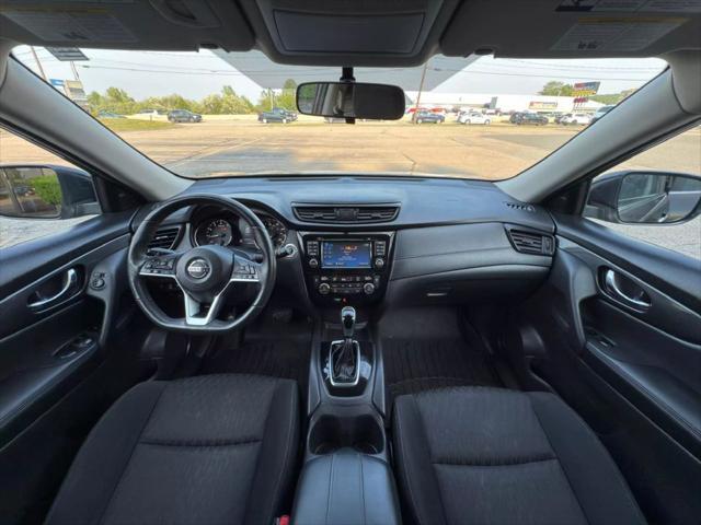 Photo of 2017 Midnight Jade Nissan Rogue